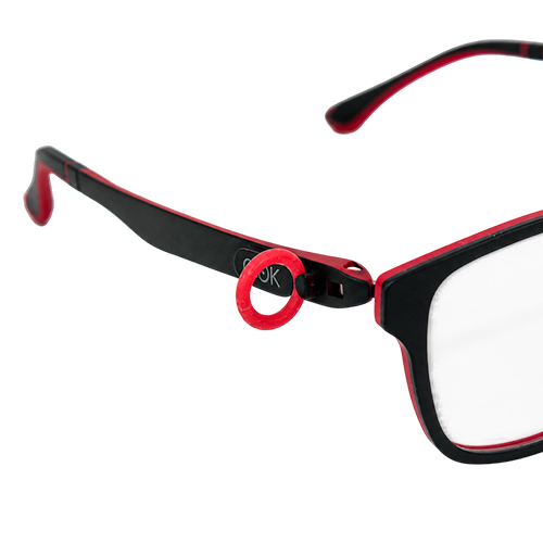 Occhiali con anello O-OK rosso integrato sull'asta