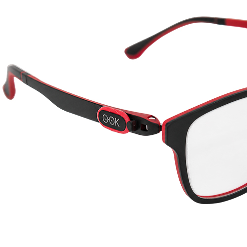 Occhiali con portaocchiali O-OK rosso integrato sull'asta
